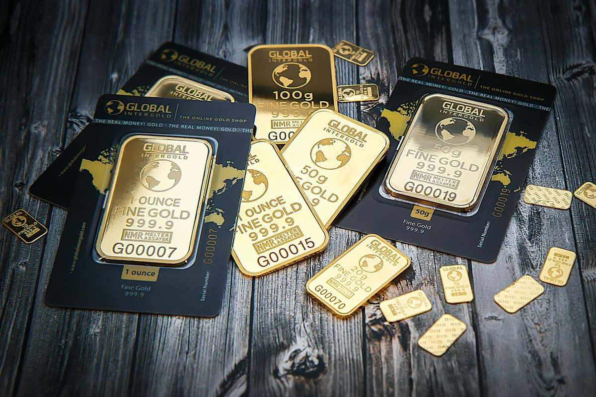 Ilustrasi emas. Berikut daftar harga emas batangan Antam yang tercatat di laman Logam Mulia Antam pada Senin (27/10/2025)