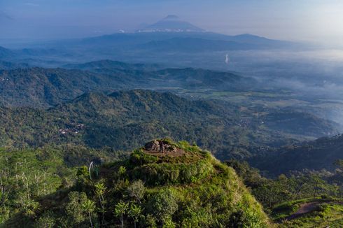 Gunung Kendil Kulon Progo, Atap Menoreh dengan Keindahan 180 Derajat ke Segala Arah
