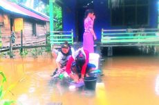 Sebagian Warga Aceh Singkil Bersiaga di Lokasi Bencana Banjir