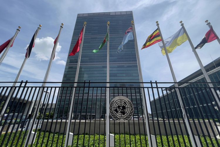 (FILES) In this file photo taken on June 08, 2021, the United Nations headquarters building in New York City. (Photo by Daniel SLIM / AFP)