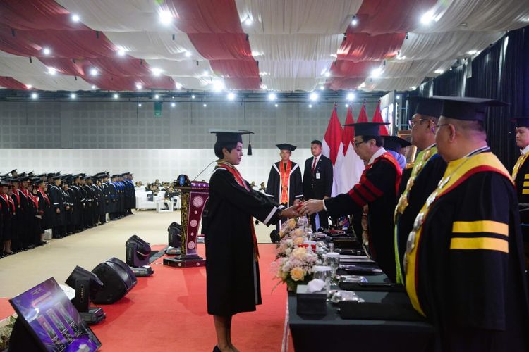 Menkumham Yasonna H Laoly saat Sidang Senat Terbuka Wisuda Taruna Poltekip dan Poltekim Angkatan LIV dan Angkatan XXII Tahun 2023 di Balai Kartini, Jakarta, Rabu (6/12/2023).