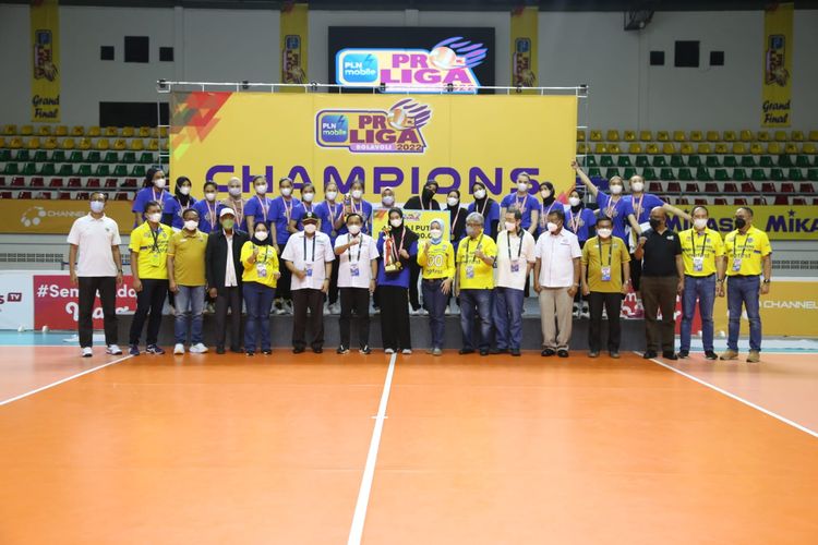 Tim Bandung bjb Tandamata meraih gelar juara Proliga Putri 2022 setelah mengalahkan Petrokimia Gresik Pupuk dengan skor 3-1, dalam laga final yang digelar di Padepokan Voli Jenderal Polisi Kunarto, Bogor, Sabtu (26/3/2022).