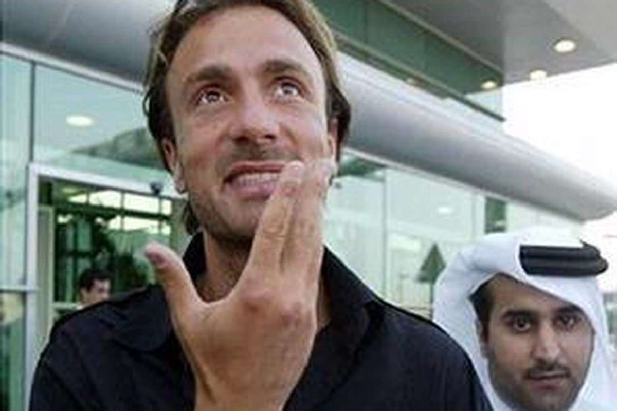 Mantan pemain timnas Perancis, Christophe Dugarry, mempertanyakan keputusan FFF mempertahankan pelatih Raymond Domenech.