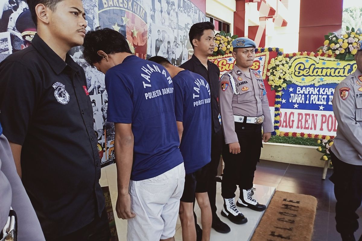 Kapolresta Bandung Kombes Pol Kusworo Wibowo saat melakukan konfresnsi pers di Mapolresta Bandung, Soreang pada Selasa (18/7/2023) terkait kasus pembunuhan supir taksi online yang jenazahnya ditemukan di Kecamatan Kertasari pasa Sabtu lalu