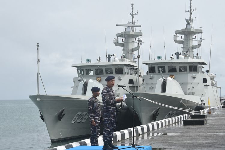 Dua Kapal Perang Republik Indonesia (KRI) tipe kapal cepat rudal, KRI Kapak-625 dan KRI Panah-626, telah tiba dan sandar di Dermaga Markas Komando Armada (Koarmada) III, Katapop, Sorong, Papua Barat Daya, pada Jumat (25/8/2023) dan disambut Panglima Koarmada (Pangkoarmada) IIl Laksamana Muda Rachmad Jayadi.