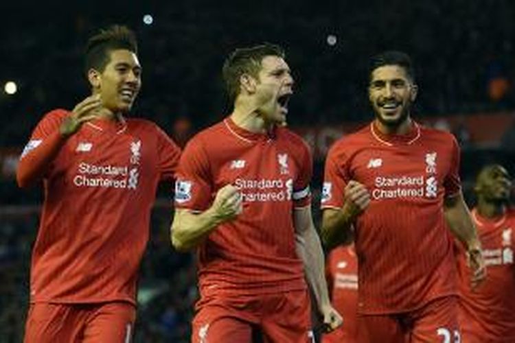 Roberto Firmino dan Emre Can merayakan gol James Milner ke gawang Swansea yang mengantarkan Liverpool menang 1-0 pada laga fi Anfield, Minggu (29/11/2015). 