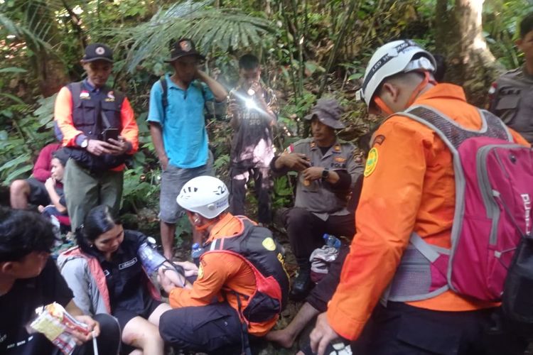 Satu Pendaki Tewas Tersambar Petir di Gunung Bawang Kalbar, Tiga Rekannya Tersesat Saat Cari Pertolongan