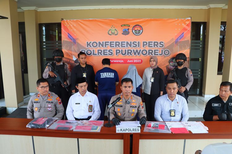 Kerugian para korban penipuan umrah di Kabupaten Purworejo Jawa Tengah lebih dari Rp 1 Miliar. Sebagian uang tersebut digunakan pelaku untuk trading Kripto. 