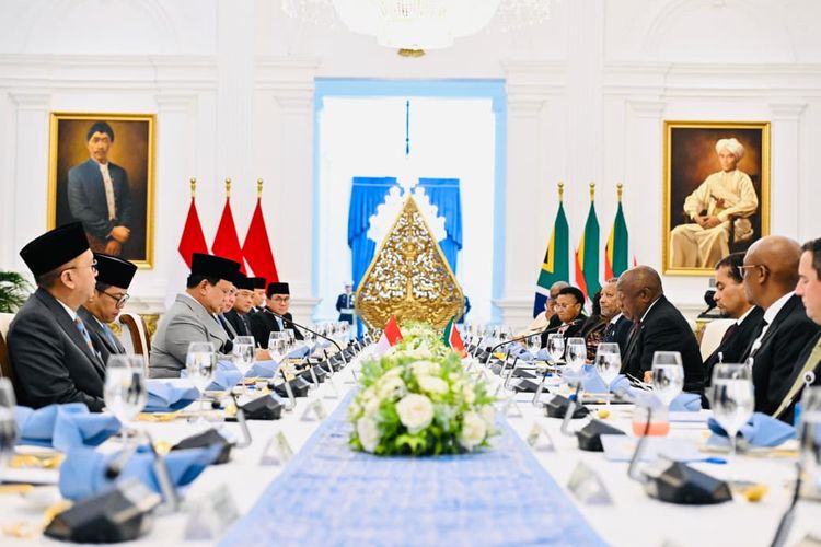 Suasana working lunch di Istana Merdeka, Kompleks Istana Kepresidenan, Jakarta Pusat, Rabu (22/10/2025). 