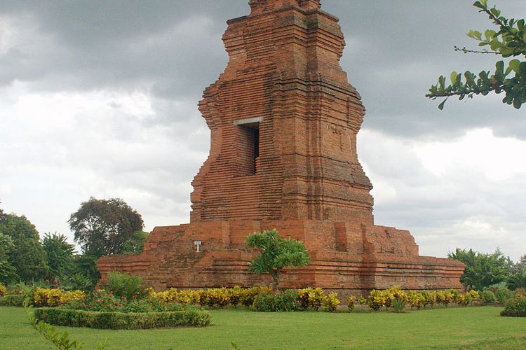 Candi Brahu, salah satu candi peninggalan Kerajaan Majapahit di Mojokerto, Jawa Timur.