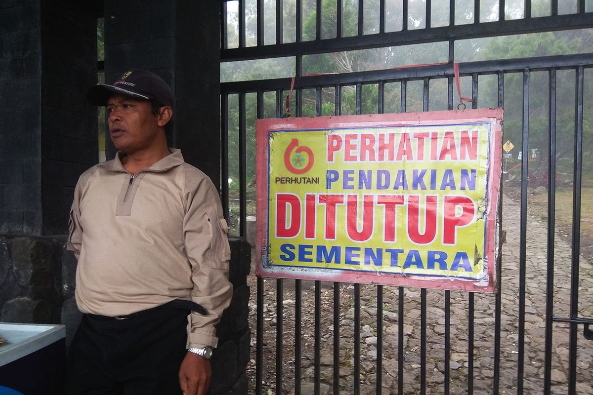 Kebakaran Gunung Lawu masih terjadi mebuat jalur pendakian ke Puncak Gunugn Lawu ditutup hingga waktu yang belum bsia ditentukan.