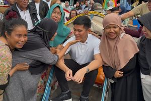 Kaesang Blusukan di Palu: Dipuji Ganteng, Disangka Gibran, Diteriaki 'Hidup Jokowi'