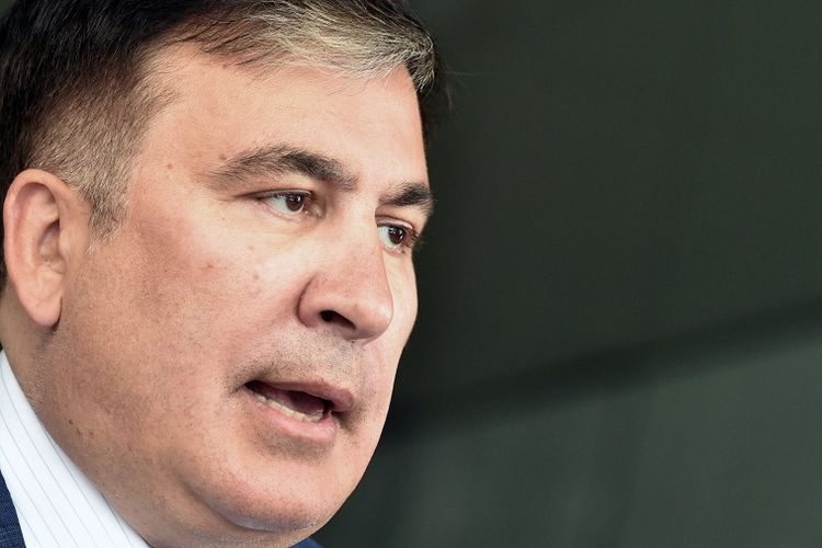 Mikheil Saakashvili berbicara kepada media setelah pertemuannya dengan anggota partai berkuasa Servant of the People Presiden Volodymyr Zelensky di Kiev pada 24 April 2020.