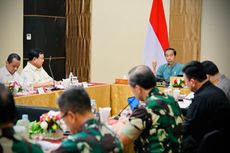 Malam-malam, Jokowi Pimpin Rapat Terbatas di Papua