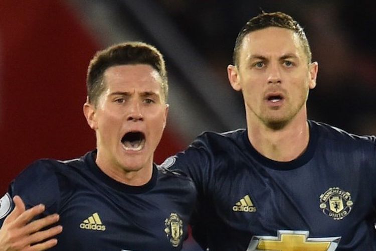 Nemanja Matic tampak mencoba merayakan gol bersama Ander Herrera pada laga Southampton vs Manchester United dalam lanjutan Liga Inggris di Stadion St. Marys, 1 Desember 2018. 