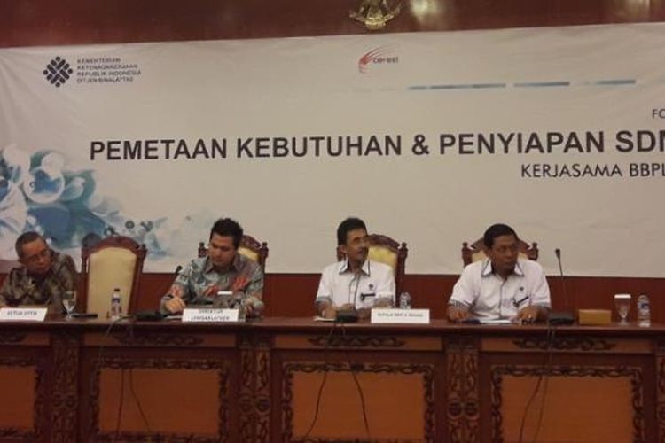 Ketua Komite Penyelarasan Teknologi Informasi dan Komunikasi (KPTIK), Ir Dedi Yudiant, bersama Kepala BBPLK Bekasi Edi Susanto diskusi “Pemetaan Kebutuhan dan Penyiapan SDM TIK 2017” di Kantor Direktorat Jenderal Pembinaan Pelatihan dan Produktivitas Kementerian Tenaga Kerja RI, Kuningan, Jakarta, Selasa (31/1/2017).