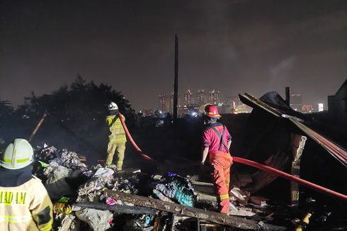 Rumah Pengepul Barang Bekas di Samping Depo Pertamina Plumpang Ludes Terbakar