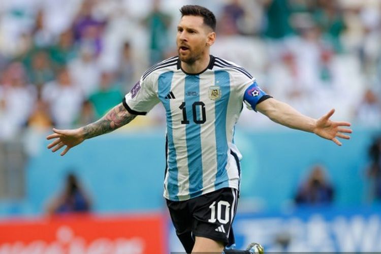 Kapten timnas Argentina, Lionel Messi, melakukan selebrasi sesuai mencetak gol penalti ke gawang Arab Saudi pada laga Grup C Piala Dunia 2022 Qatar, Selasa (22/11/2022) sore WIB. Terkini, Messi mencetak golnya yang ke-8 di Piala Dunia dalam laga Argentina vs Meksiko, Minggu (27/11/2022) dini hari WIB. Hari ini, Minggu (18/12/2022), Lionel Messi akan tampil di laga final Piala Dunia 2022 Argentinavs Perancis.
