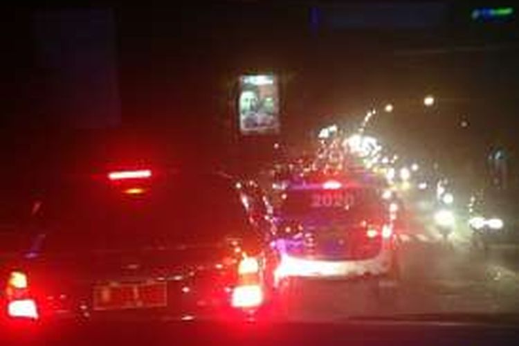 Kemacetan lalu lintas terjadi di Jalan Setiabudi, Jatingaleh, Kota Semarang, Kamis (24/3/2016) malam.