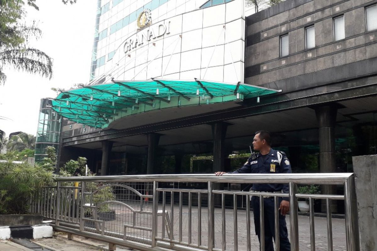 Pintu masuk Gedung Granadi di Jalan HR Rasuna Said, Kuningan, tertutup rapat, Selasa (20/11/2018).