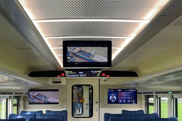 Setiap kereta Argo Dwipangga New Generation dilengkapi dengan Passenger Information Display System (PIDS) dengan tampilan modern untuk memudahkan penumpang mengetahui informasi perjalanan. 