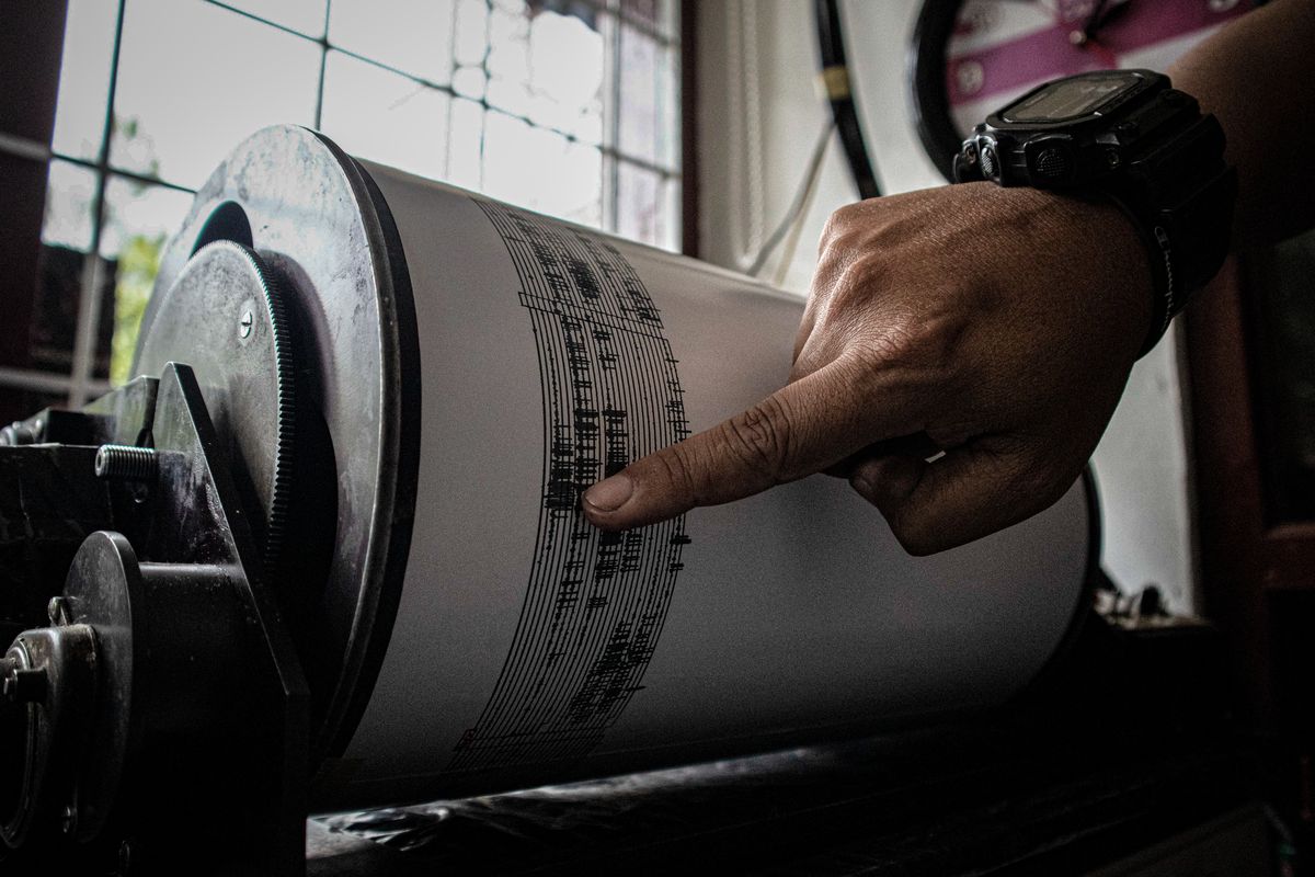 Aktivitas vulkanik Gunung Tangkuban Parahu di Lembang, Kabupaten Bandung Barat (KBB), Jawa Barat menunjukkan peningkatan signifikan dalam beberapa hari terakhir, mengakhiri periode tidur pasca-erupsi tahun 2019. 