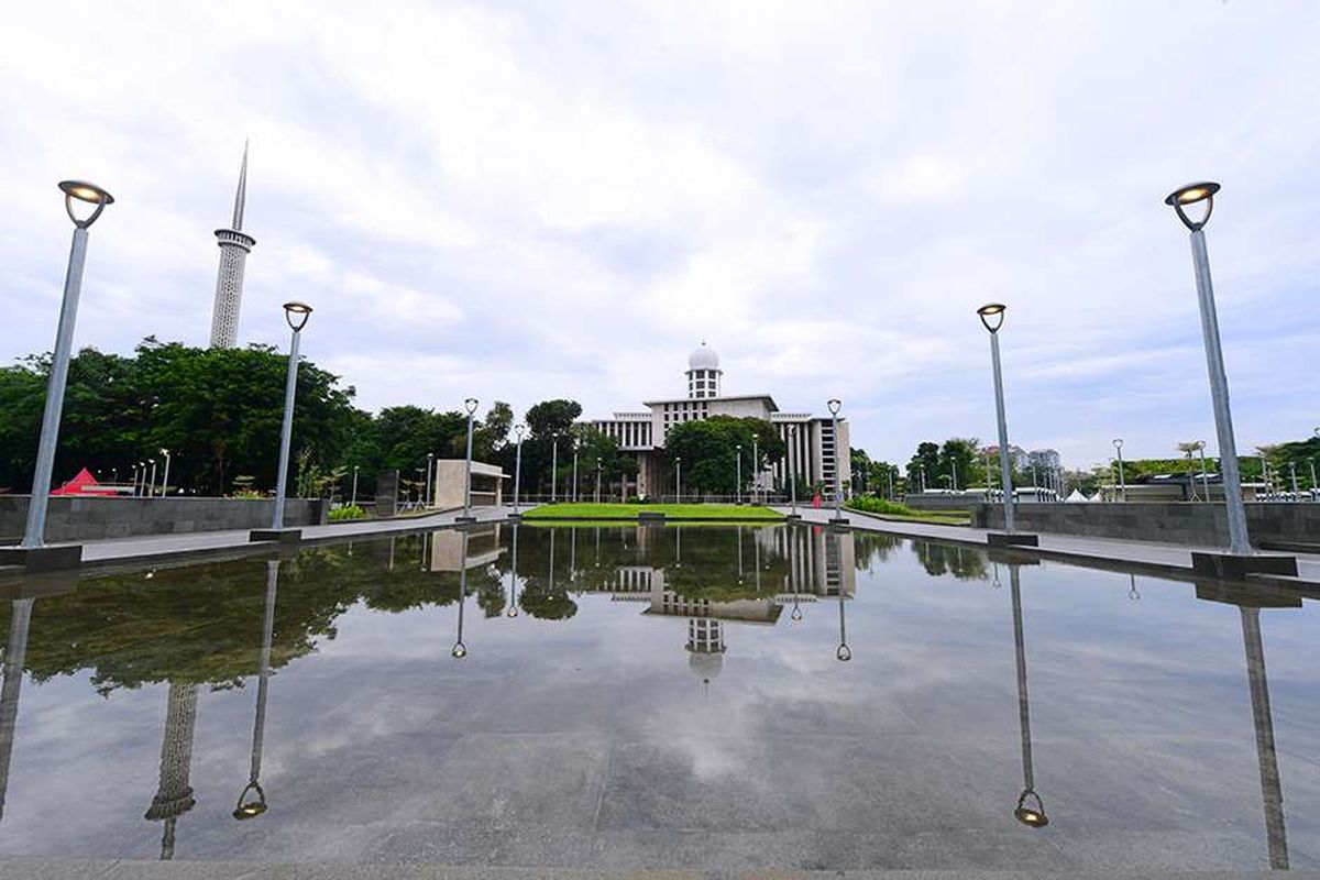 Tampilan baru Masjid Istiqlal usai direnovasi, Jakarta, Kamis (7/1/2021). Renovasi ini merupakan yang pertama sejak 42 tahun lalu, dengan memaksimalkan fungsi masjid sebagai tempat ibadah sekaligus memperhatikan aspek arsitektur, seni, hingga estetika.