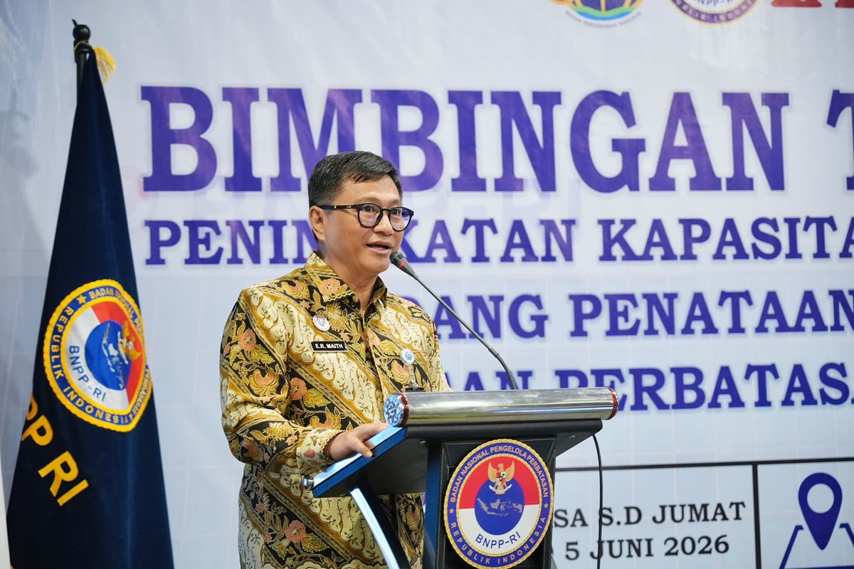 Deputi Bidang Pengelolaan Kawasan Perbatasan BNPP RI Irjen Pol Edfrie R Maith dalam pembukaan Bimtek Peningkatan Kapasitas Aparatur Bidang Penataan Ruang Kawasan Perbatasan Negara di Yogyakarta, Selasa (2/6/2026). 