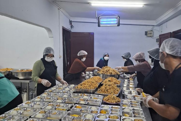 Di Balik Kesibukan Dapur SPPG, dari Bakul UMKM Sampai ke Ompreng MBG