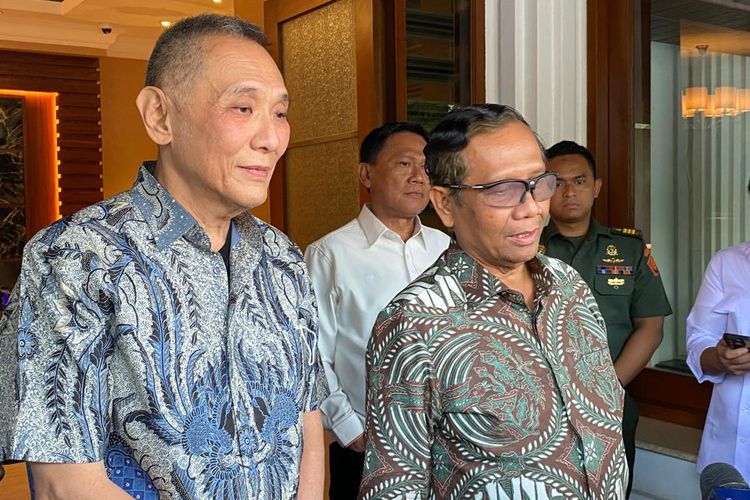 Pengusaha Jusuf Hamka menemui Menteri Koordinator Bidang Politik, Hukum, dan Keamanan (Menko Polhukam) Mahfud MD terkait penyelesaian utang pemerintah kepada Jusuf Hamka.  Pantauan Kompas.com, Jusuf Hamka tiba di Kantor Kemenko Polhukam, Jakarta Pusat, pada Selasa (13/6/2023) pukul 15.54 WIB.