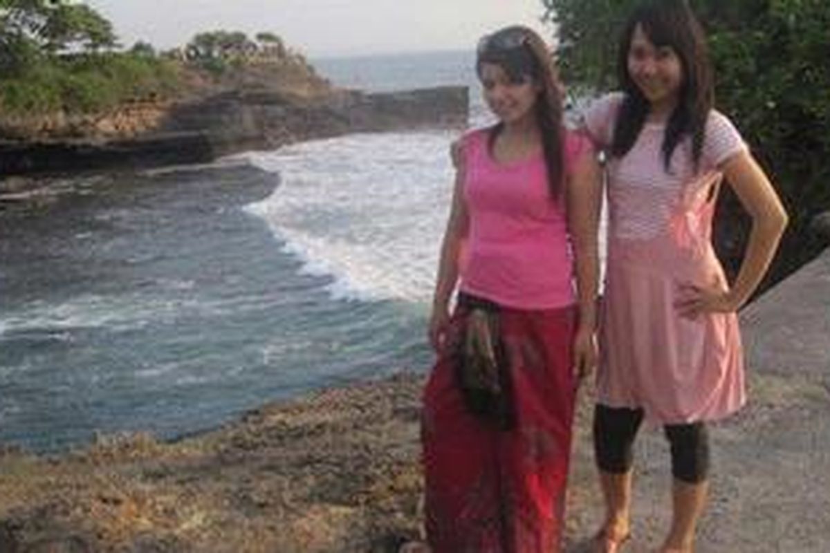 Ni Luh Endang Susiani (kiri), warga negara Indonesia (WNI) yang dibunuh oleh seorang perampok mobil di North Charleston, South Carolina, AS, Jumat (27/4/2012).