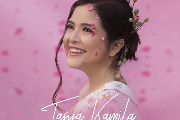 Poster Tasya Kamila di lagu Selalu Riang serta Gembira