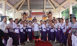 Lestarikan Adat dan Budaya Lokal, Wagub Giri Prasta Resmikan Kantor Perbekel Ganjar Buleleng