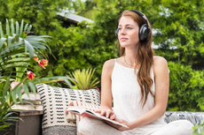 3 Alasan Mendengarkan Musik Bisa Bikin Hidup Lebih Baik dan Bahagia