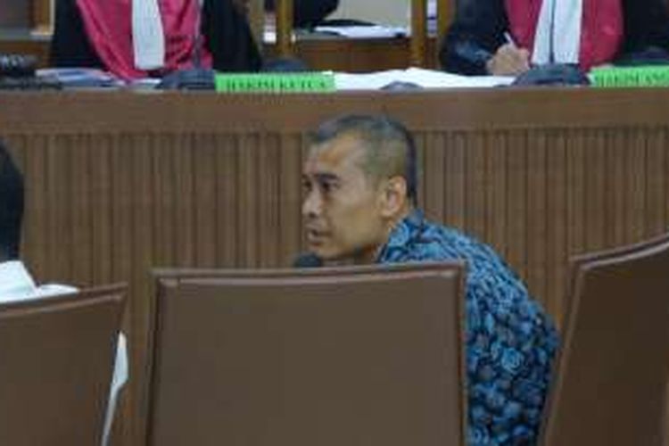 Suhemi, orang kepercayaan I Putu Sudiartana, saat bersaksi di Pengadilan Tipikor Jakarta, Senin (10/10/2016).