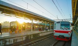 Pengguna Commuter Line Jabodetabek Melonjak di Stasiun Integrasi KA Jarak Jauh Selama Angkutan Lebaran 2025