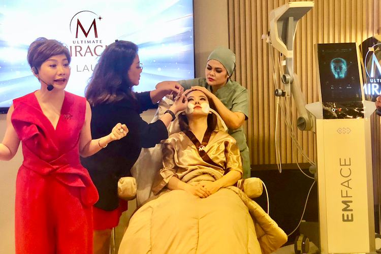 Perawatan kecantikan Emface di Miracle Ultimate, Kemang, Jakarta