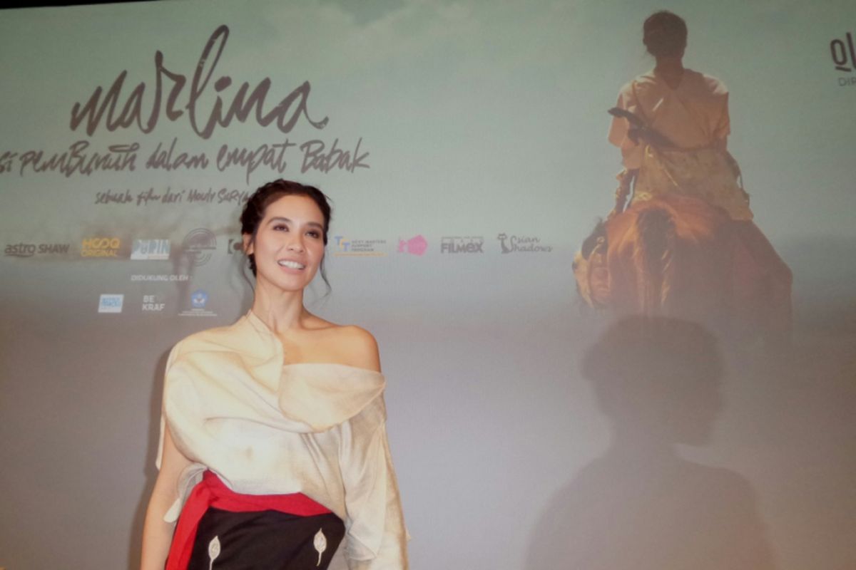 Marsha Timothy dibadaikan sesudah konferensi pers film Marlina Si Pembunuh dalam Empat Babak di Plaza Indonesia XXI, Jakarta Pusat, pada Jumat (12/5/2017) sore.