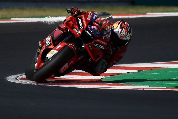 Jack Miller saat berlaga pada MotoGP San Marino 2022. Terdekat, Jack Miller akan memulai balapan MotoGP San Marino 2022 dari urutan pertama atau pole position, Minggu (4/9/2022) malam WIB. Daftar starting grid MotoGP San Marino 2022 tersedia di artikel ini. (Photo by Filippo MONTEFORTE / AFP)