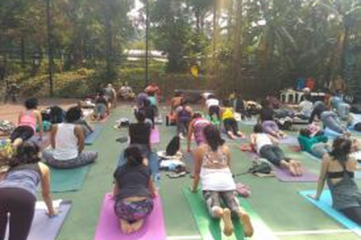 Yoga Marathon (Yogathon) dalam ajang Namaste Festival 2015 di Hotel Sultan, Jakarta, Jumat (20/11/2015).