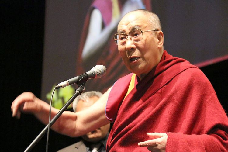 Dalai Lama mengatakan terlalu besarnya kontrol sosial di China buruk dampaknya bagi warga.