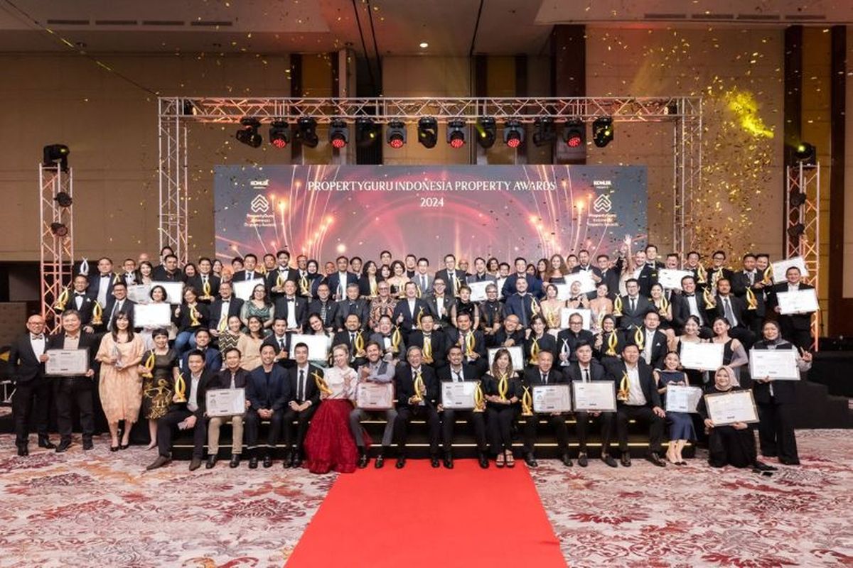 Para pemenang dan penerima penghargaan Highly Commended dalam ajang PropertyGuru Indonesia Property Awards ke-10 yang dipersembahkan oleh Kohler. Sekitar 50 perusahaan, yang mewakili proyek- proyek dari Jabodetabek hingga Bali, berkumpul di The Ritz-Carlton Jakarta, Pacific Place dan berkompetisi untuk mendapatkan penghargaan dalam pengembangan dan desain properti, dalam rangka merayakan satu dekade properti terbaik. 