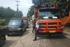 Jalan Parung Panjang Macet Imbas Truk yang Tunggu Pembatasan Jam Operasional