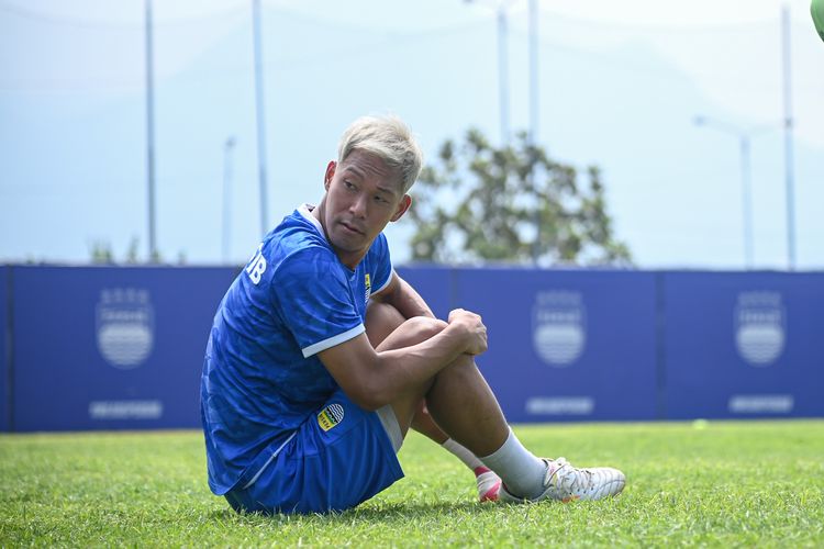 Gelandang Persib Bandung asal Jepang Gakuto Notsuda dalam sesi latihan pramusim jelan Super League 2026-2027. 