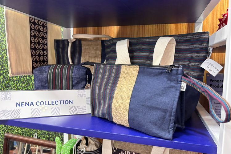 Produk kerajinan kain Nena Collection