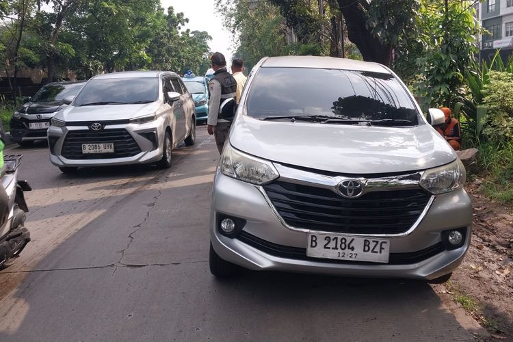 Pengemudi Ditemukan Tewas Dalam Mobil di Cengkareng Jakbar