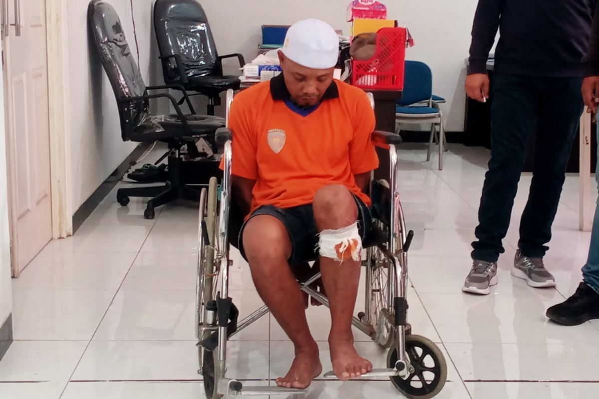 Seorang mantan penjual bakso keliling ditangkap polisi setelah mencuri enam laptop baru dan satu ponsel di Kota Batu, Jawa Timur.