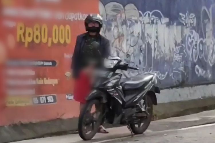 Pria paruh baya di Makassar saat melakukan aksi eksibisionis terhadap perempuan di jalanan