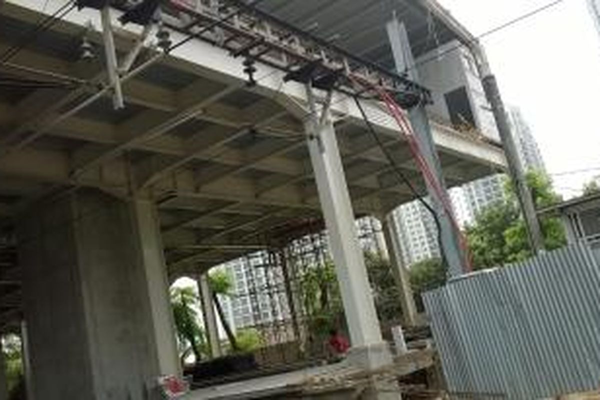 Stasiun Kebayoran sedang dalam pembangunan, setelah selesai pembangunan direncanakan akan terintegrasi dengan halte transjakarta Pasar Kebayoran Lama dan MRT.