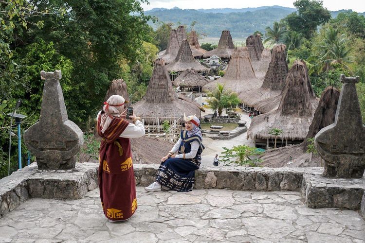 Ilustrasi Desa Wisata Tebara atau Desa Wisata Kampung Prai Ijing di Nusa Tenggara Timur yang masuk 75 besar Anugerah Desa Wisata Indonesia (ADWI) 2023.